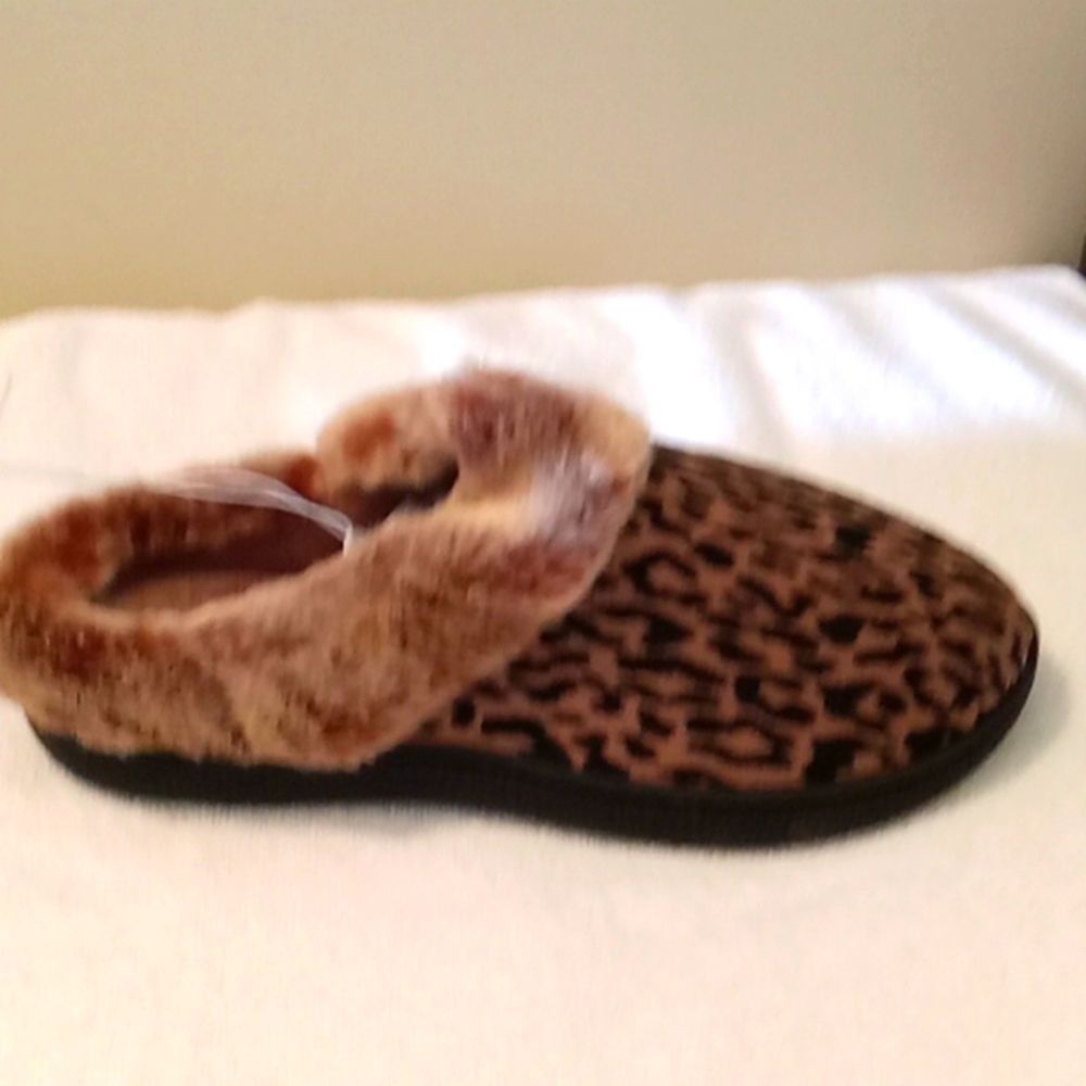 Eco-friendly isotoner slippers